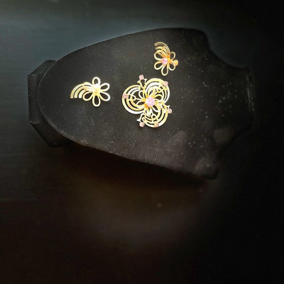 Vintage pink and purple flower swirl gold three layer brooch and earrings - Picture 1 of 10